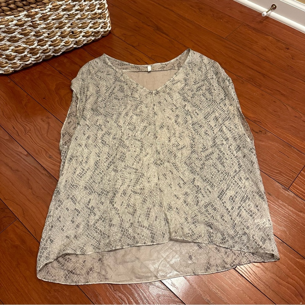 7 of all mankind snake print top size M